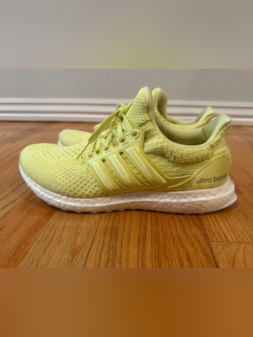 Adidas Ultraboost DNA 5.0 Acid Yellow Primeknit Running Shoes Women’s 9 GV7720